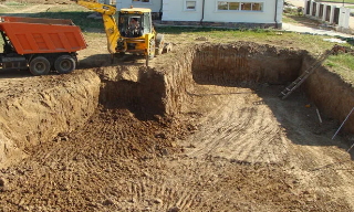 Рытье котлованов под фундамент в Урюпинске – цена от 2621 руб. за м3 | 2Землекопа-Рюп