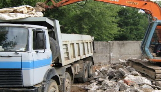 Вывоз строительного мусора с участка в Урюпинске недорого от 1573 руб. | 2Землекопа-Рюп